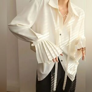 Elegant Casual Blouse with Pleated Cuffs and Lapel Collar